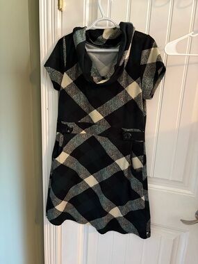 XL Spring/Summer Dresses Lot
Excellent Condition - 3 are NWT
Fit XL